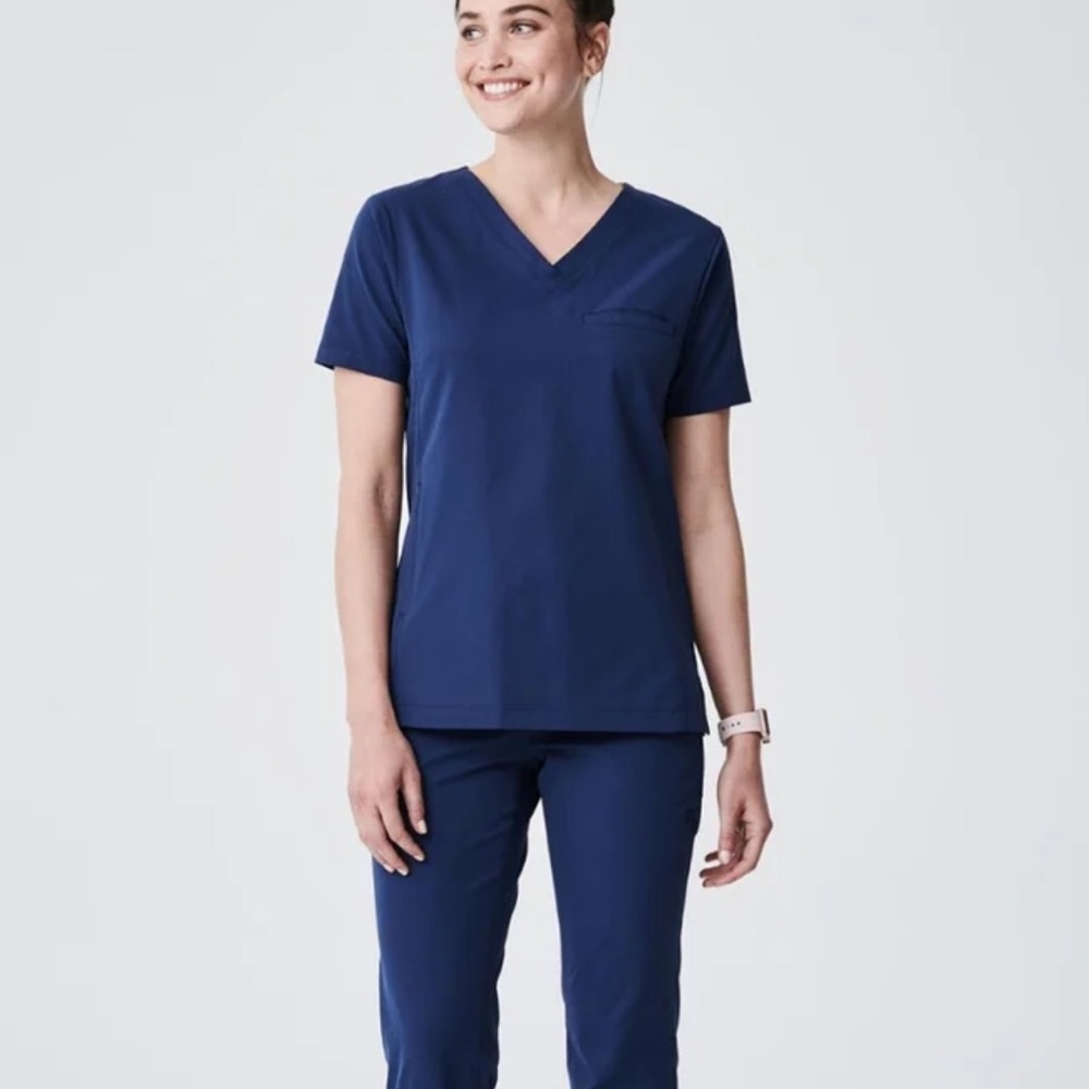 Medelita V-Neck Short Sleeve Scrub Top